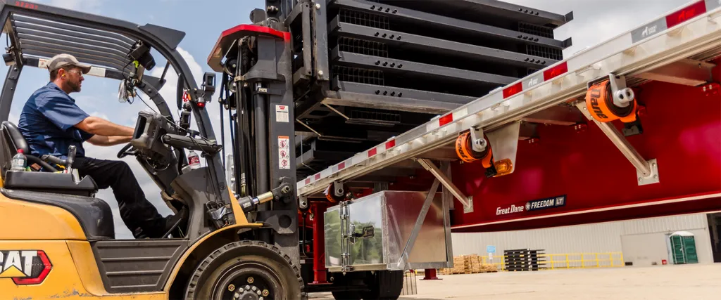 Flatbed Specs for Operational Efficiency in Freight Hauling