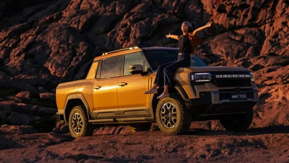 Chery launches 892hp Jetour F700 plug-in hybrid pickup